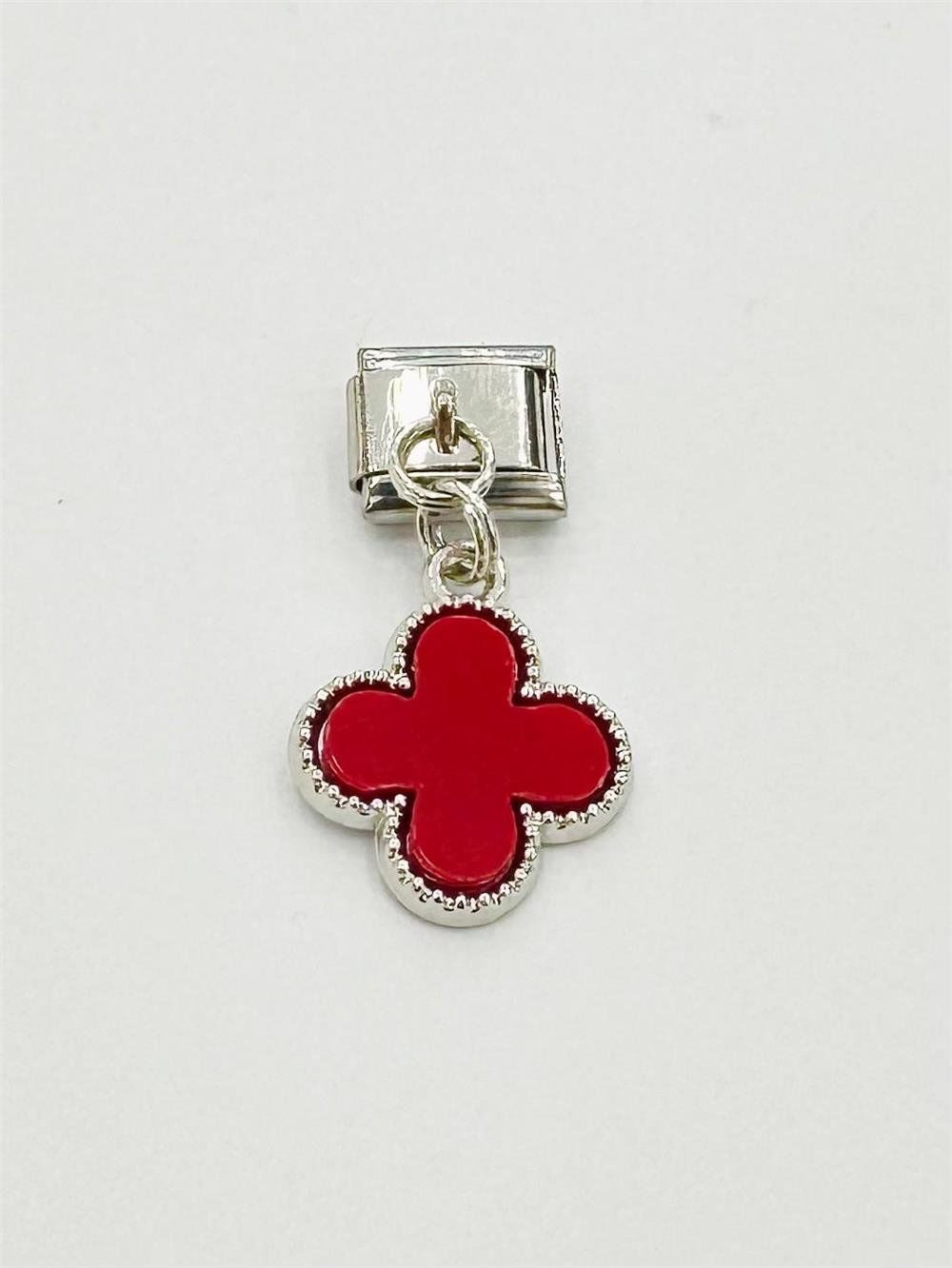 Çelik Charm Yonca Model Kırmızı Renk