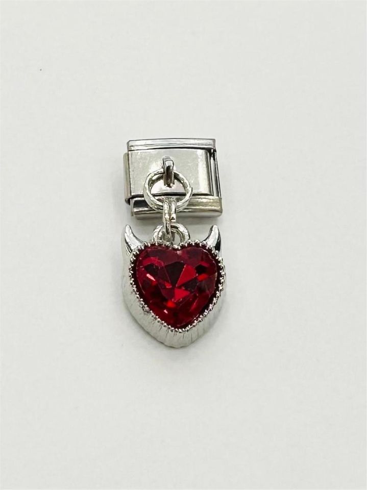 Çelik Charm Kırmızı Kalp Figürlü